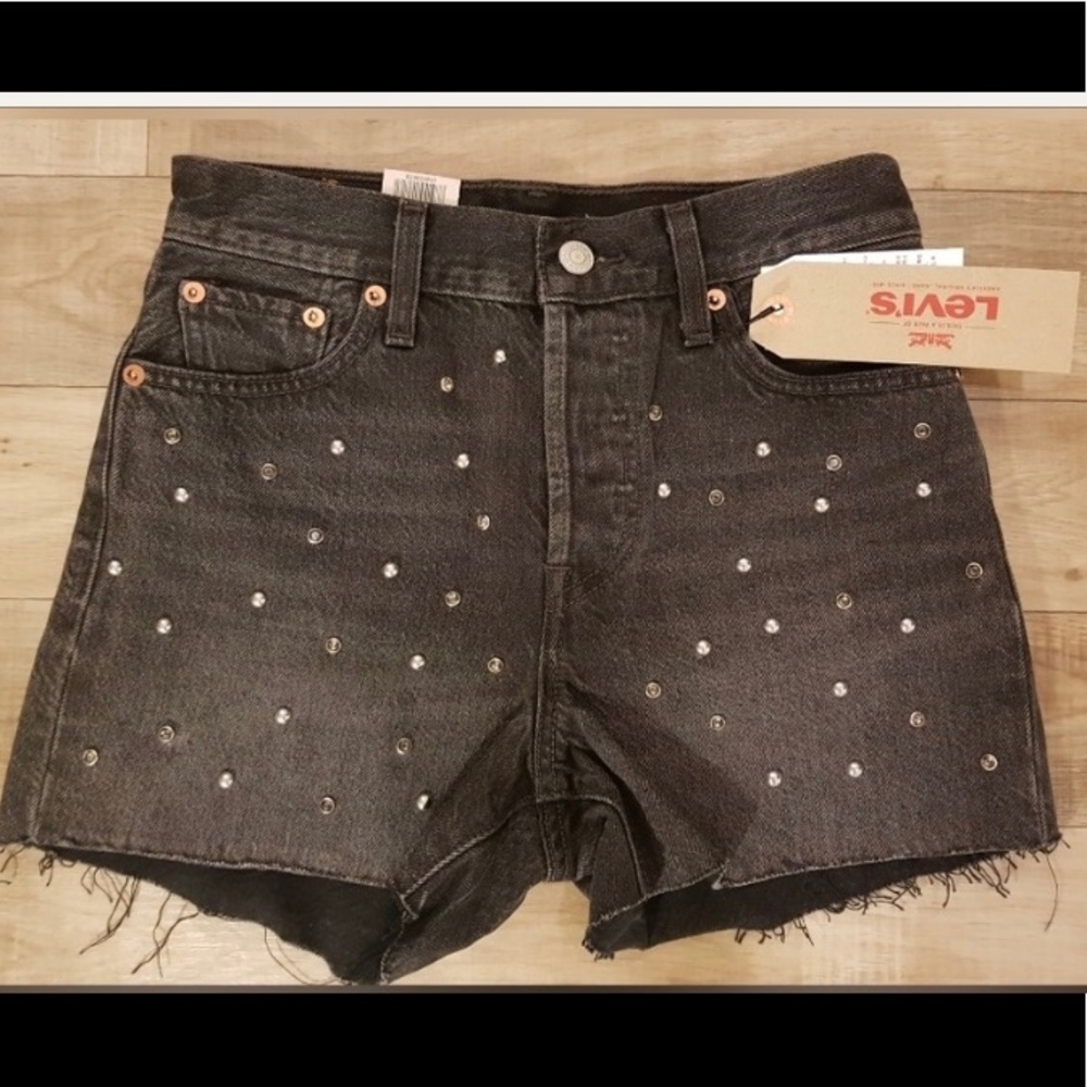 Levi wedgie shorts New with tag!